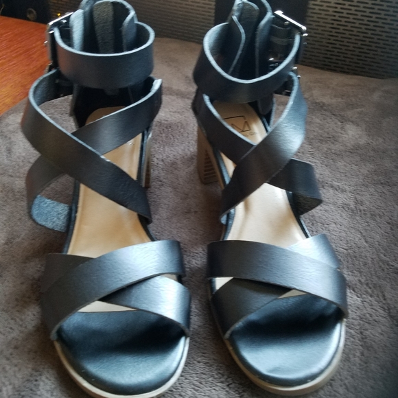 Shoes - Black Strappy Sandals